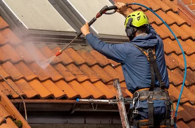 Démoussage et hydrofuge de toiture aux Angles-sur-Corrèze